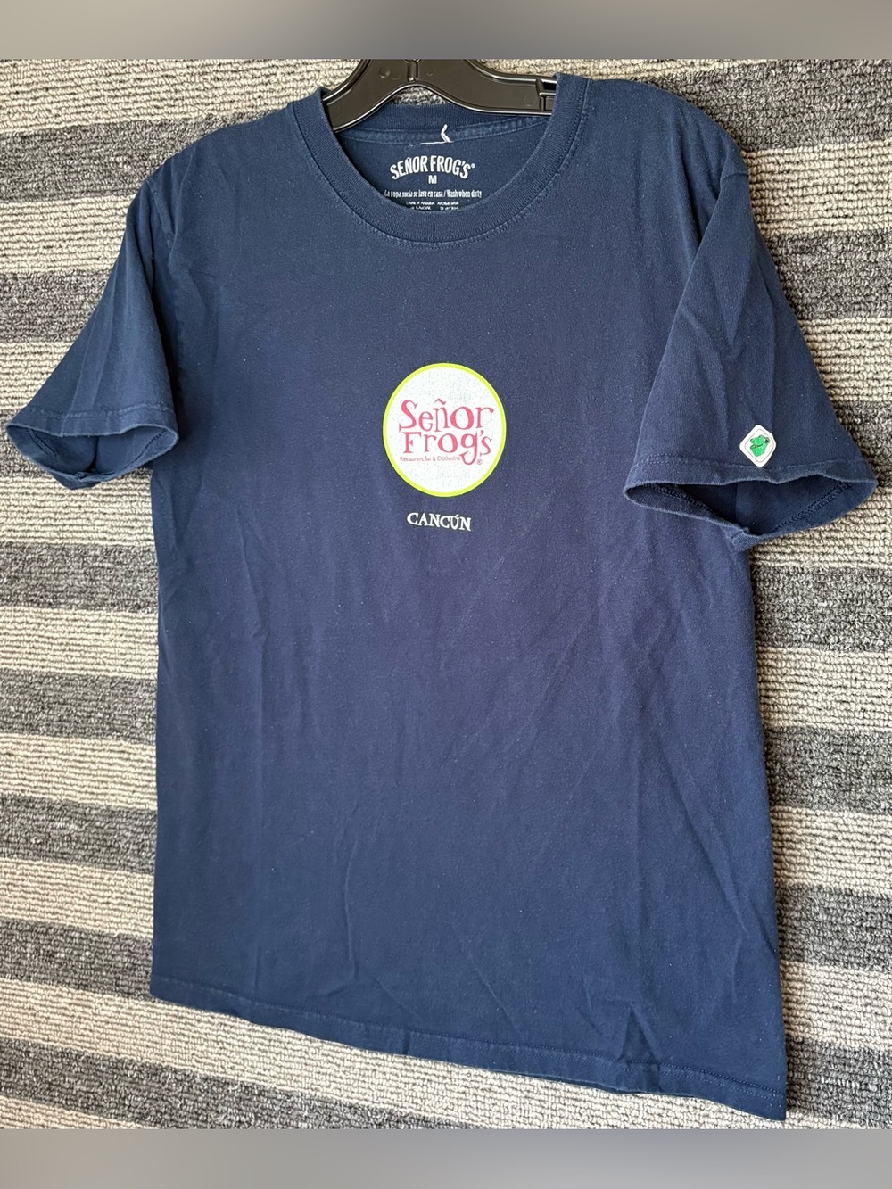 Senor Frog’s Cancun Do Not Feed Frogs Tequila Navy Blue Graphic T-Shirt Medium